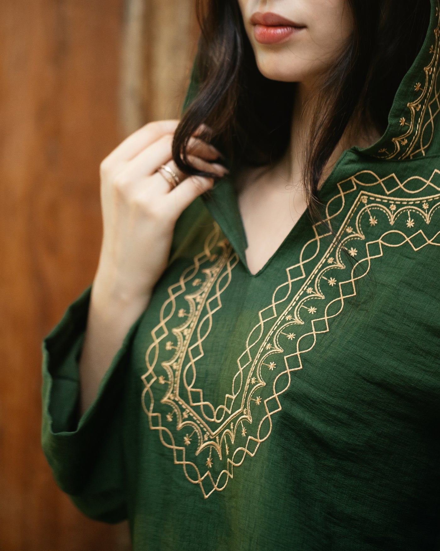 Pull à capuche en lin brodé — Femme